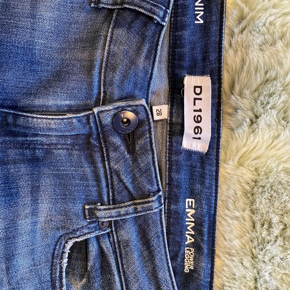 DL 1961 EMMA Power Legging Jean Size 28